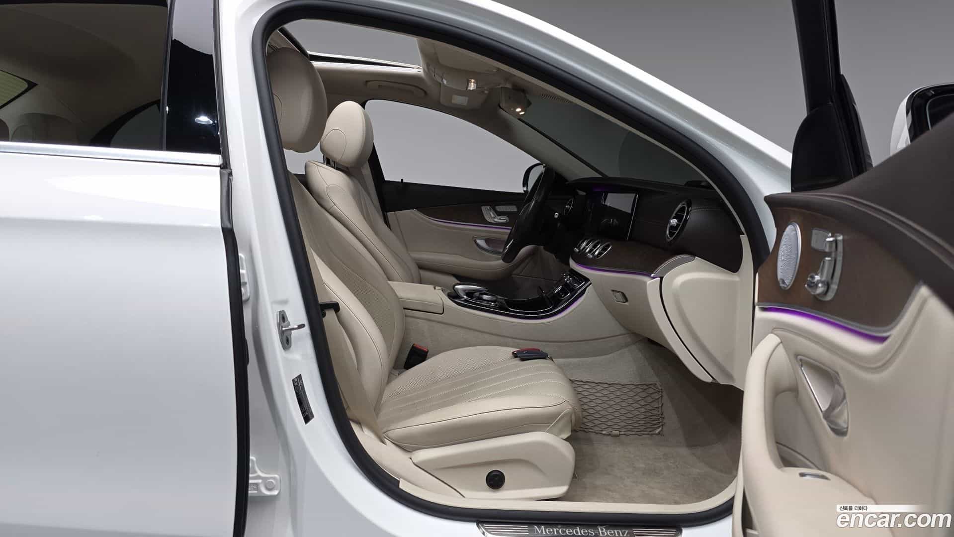 E-Class Mercedes-Benz 2020.5-INNER-036