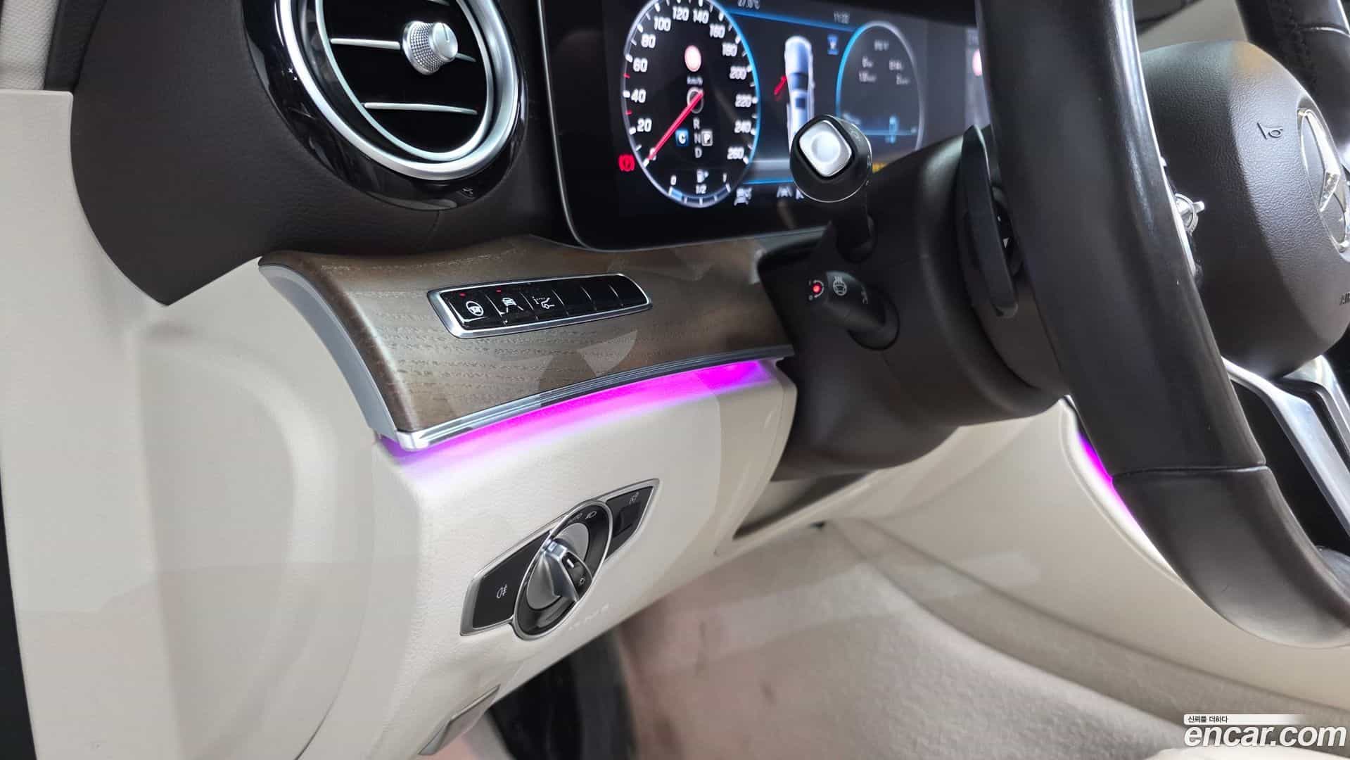 E-Class Mercedes-Benz 2020.5-OPTION-040