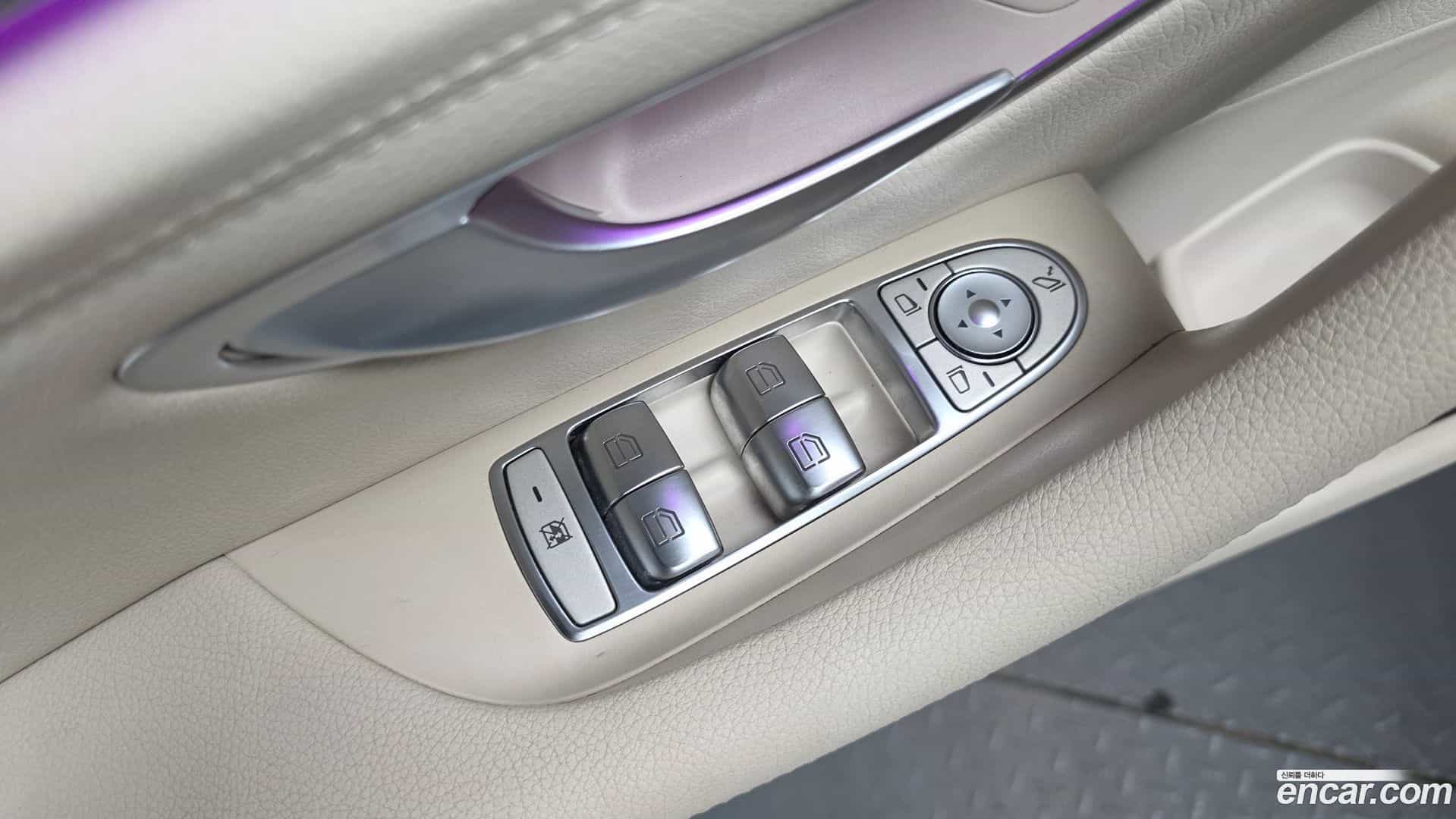 E-Class Mercedes-Benz 2020.5-OPTION-042