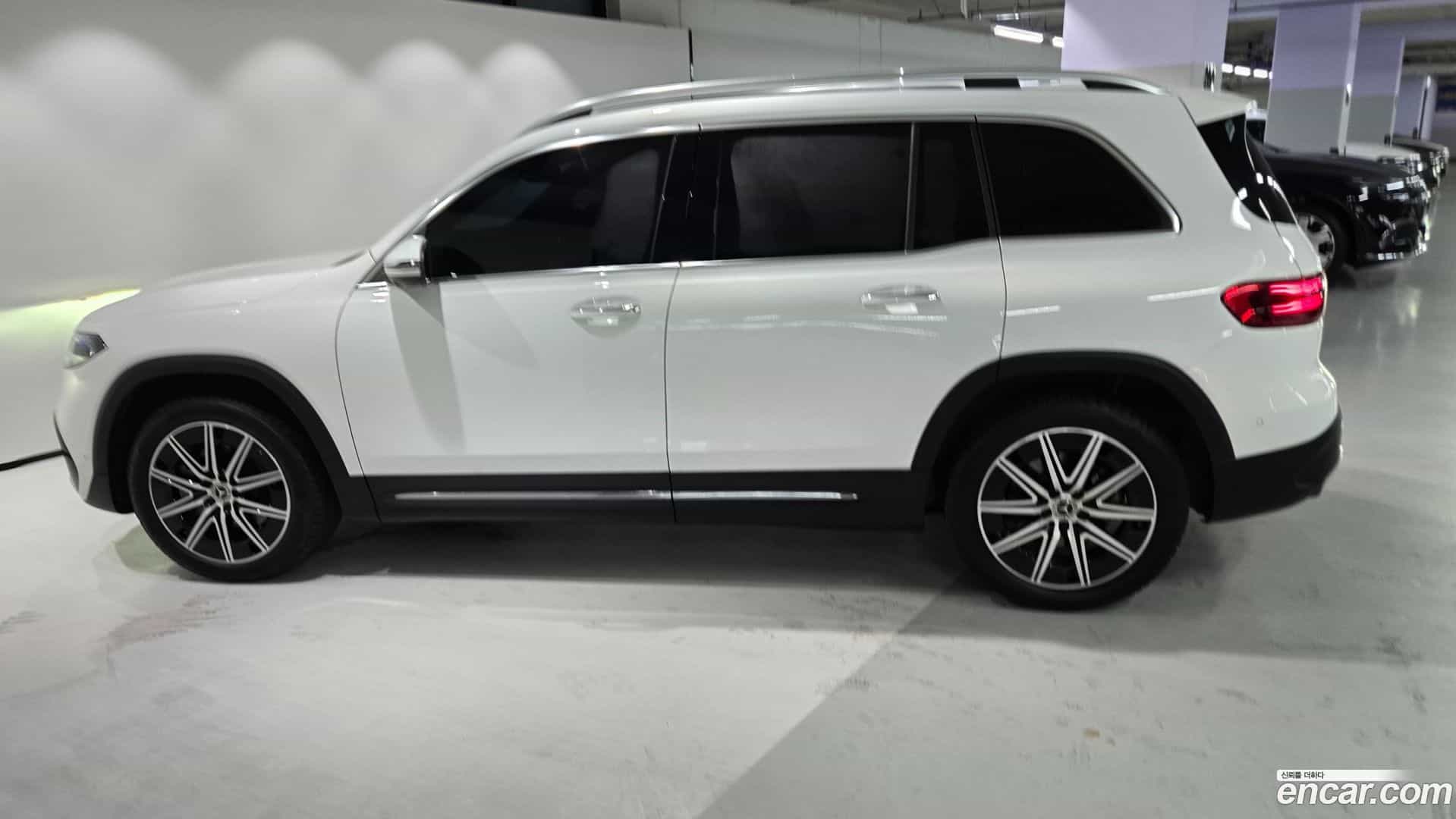 EQB Mercedes-Benz 2025.9-INNER-008