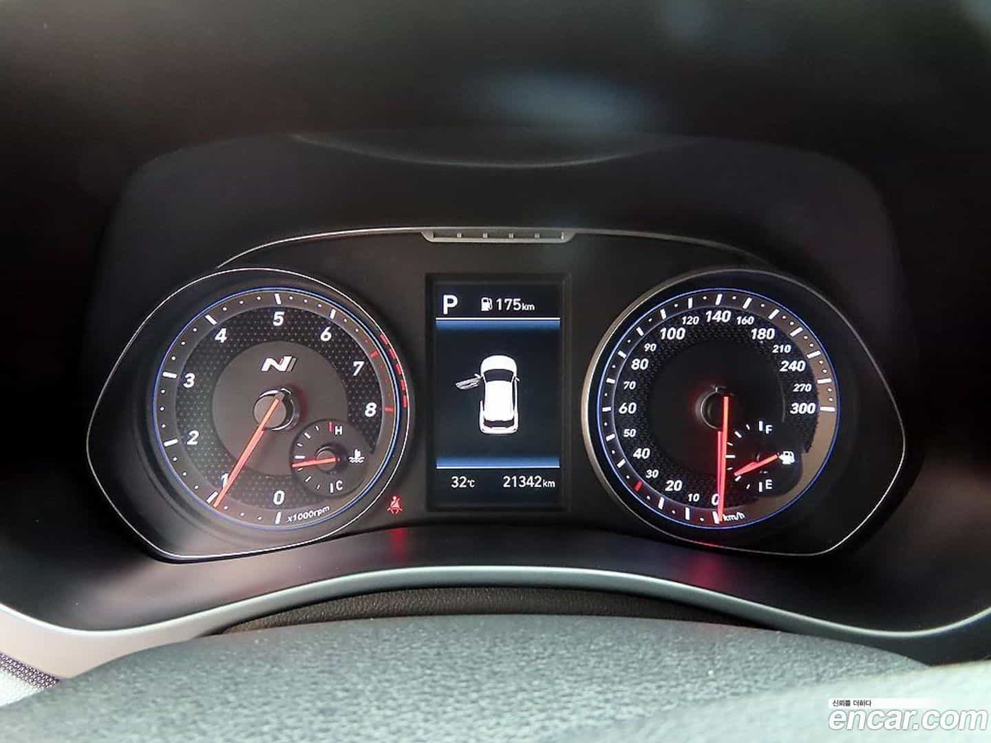 Veloster Hyundai 2020.10-INNER-008