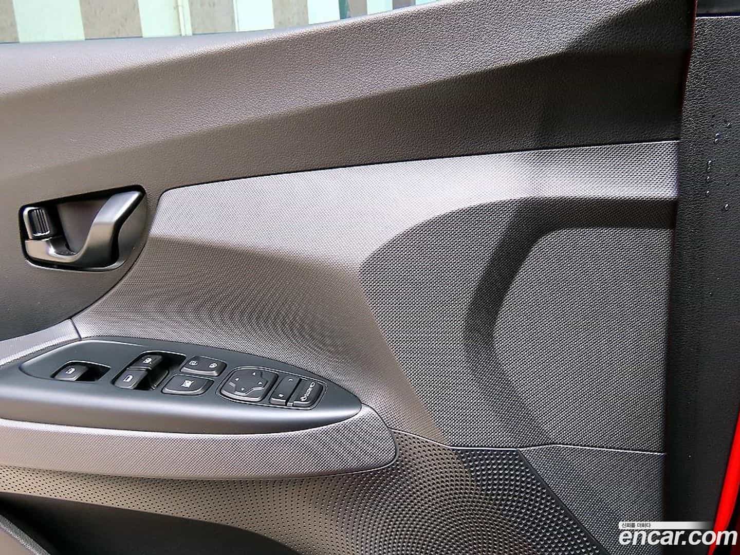 Veloster Hyundai 2020.10-INNER-010