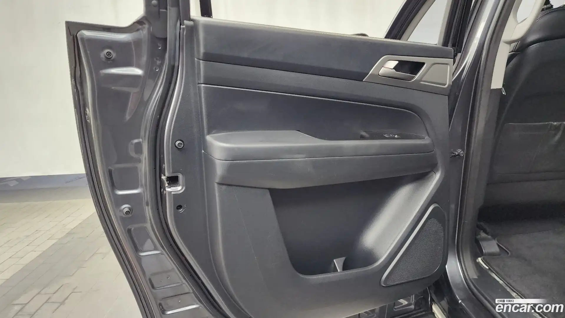 Rexton KG Mobility 2018.6-INNER-035