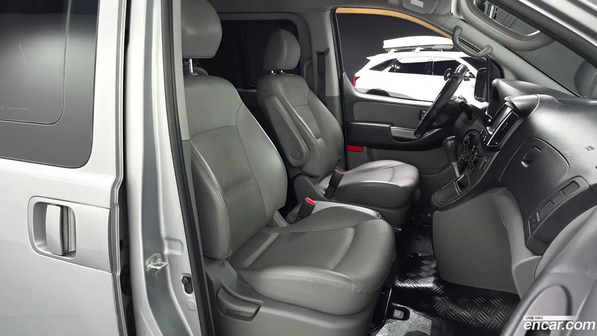 Starex Hyundai 2016.6-OPTION-015