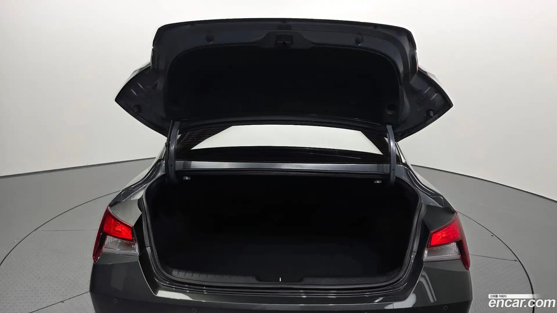 AVANTE Hyundai 2022.10-OPTION-046