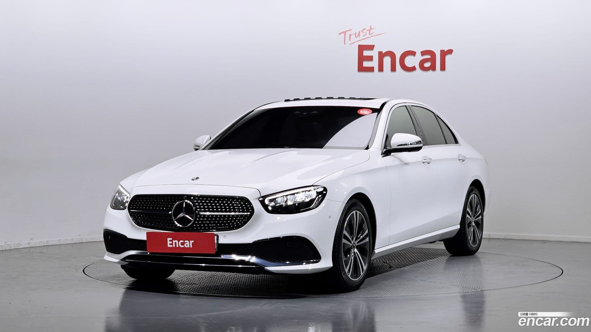Main__Slider__Photo:E-Class Mercedes-Benz 2021.11-0