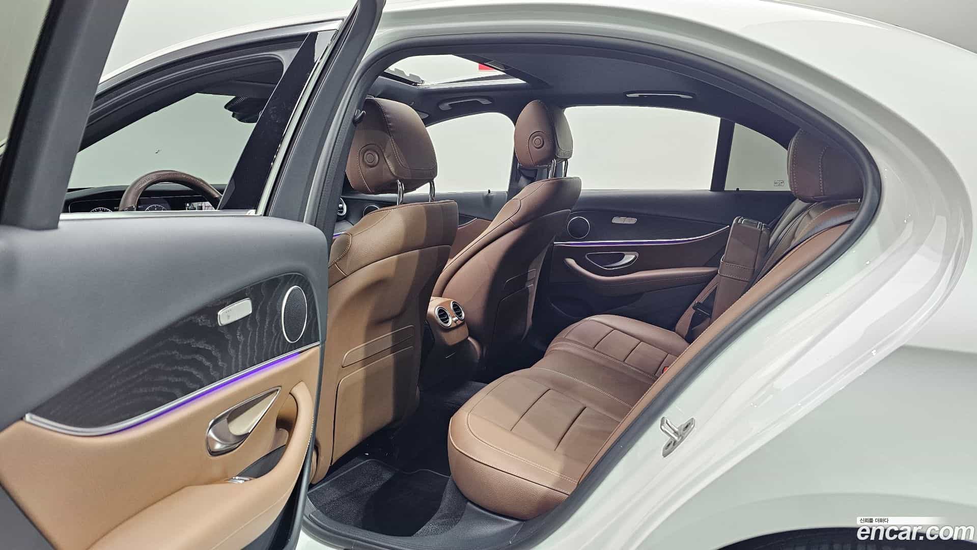 E-Class Mercedes-Benz 2021.11-OPTION-015