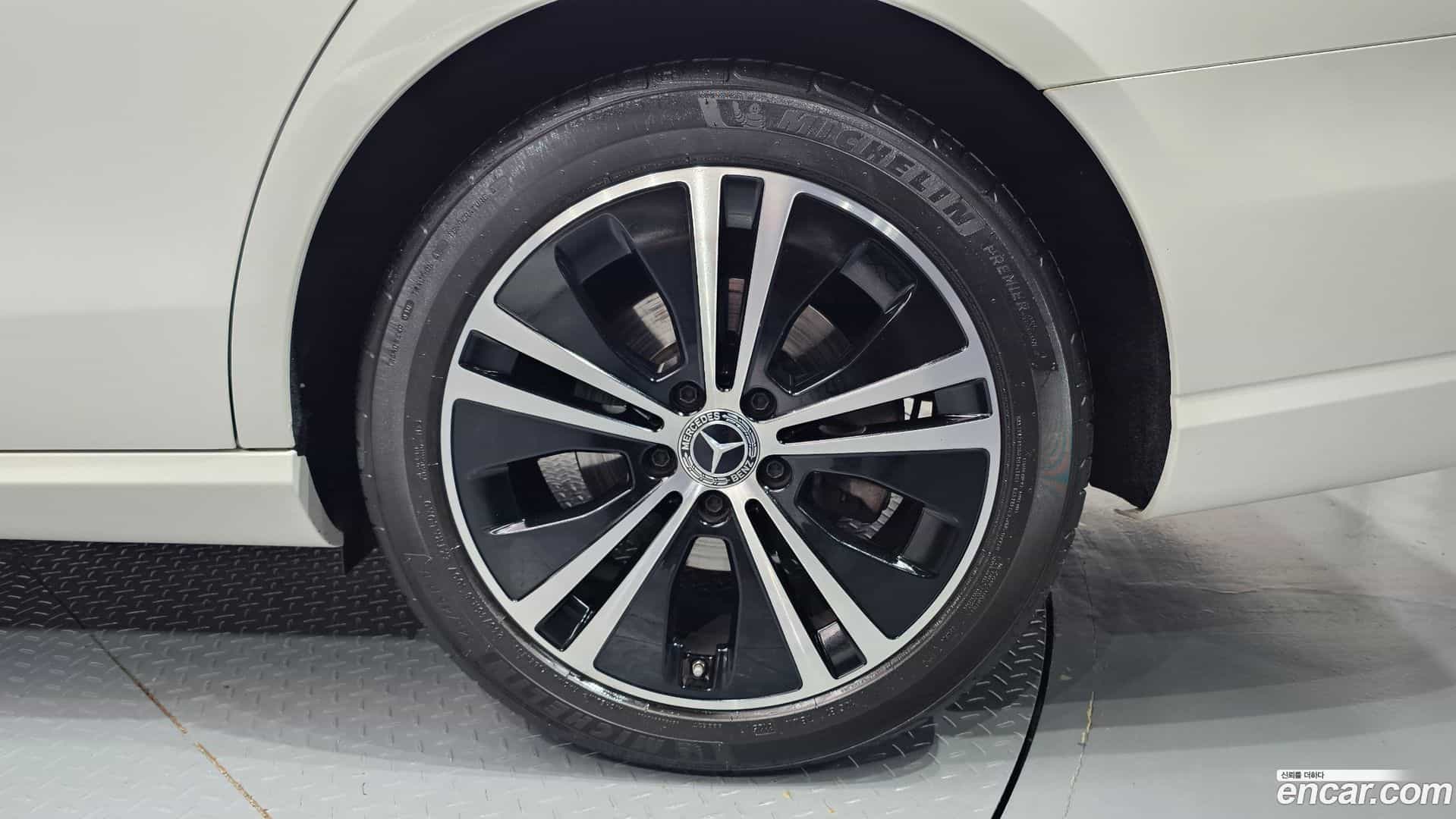 E-Class Mercedes-Benz 2021.11-OUTER-031