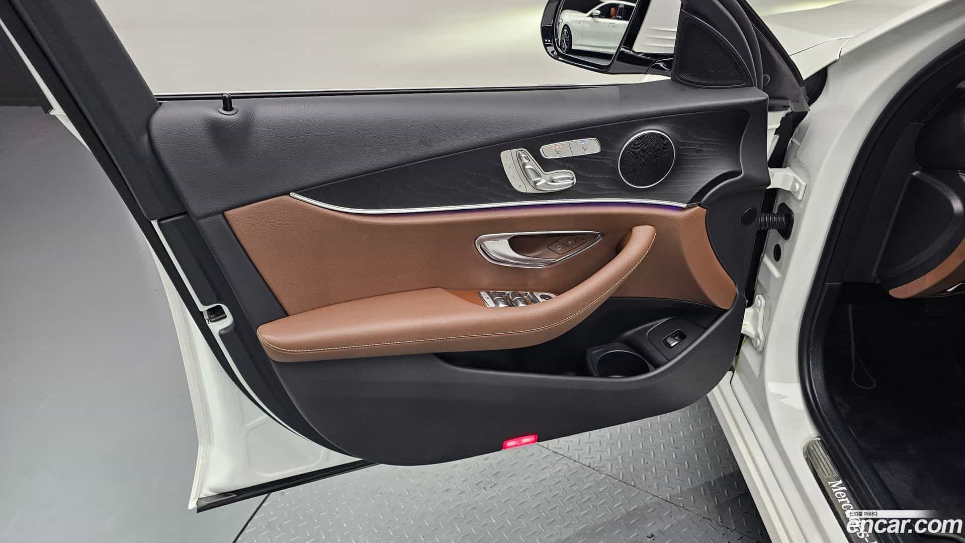 E-Class Mercedes-Benz 2021.11-INNER-034