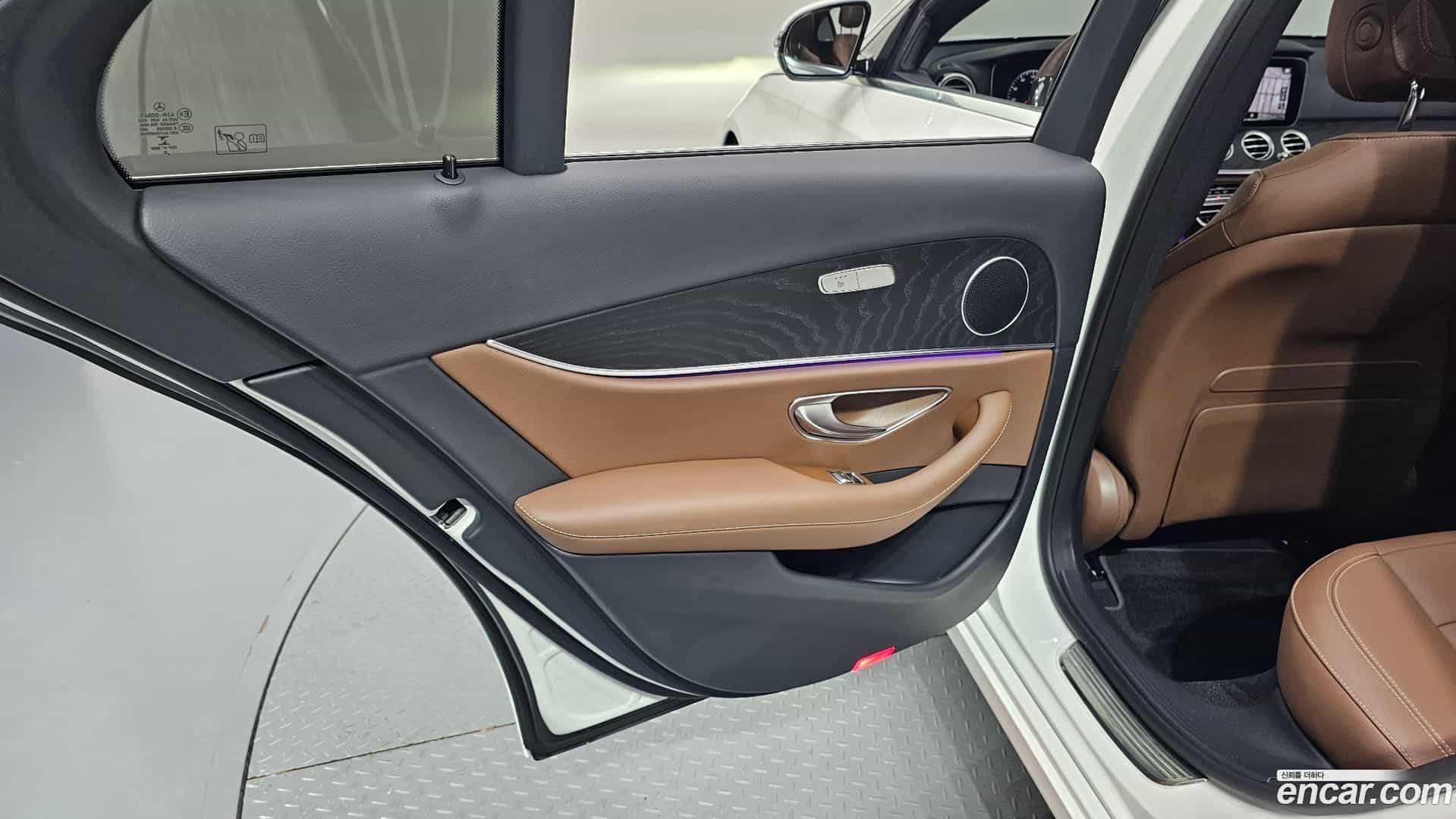 E-Class Mercedes-Benz 2021.11-INNER-035