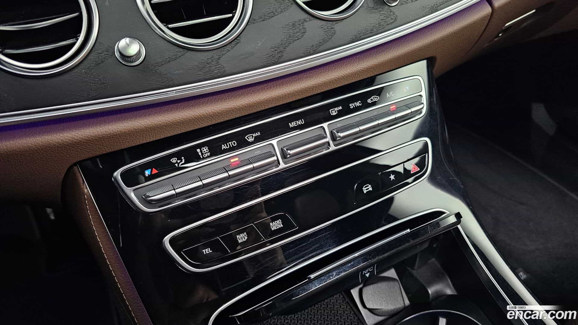 E-Class Mercedes-Benz 2021.11-OPTION-042
