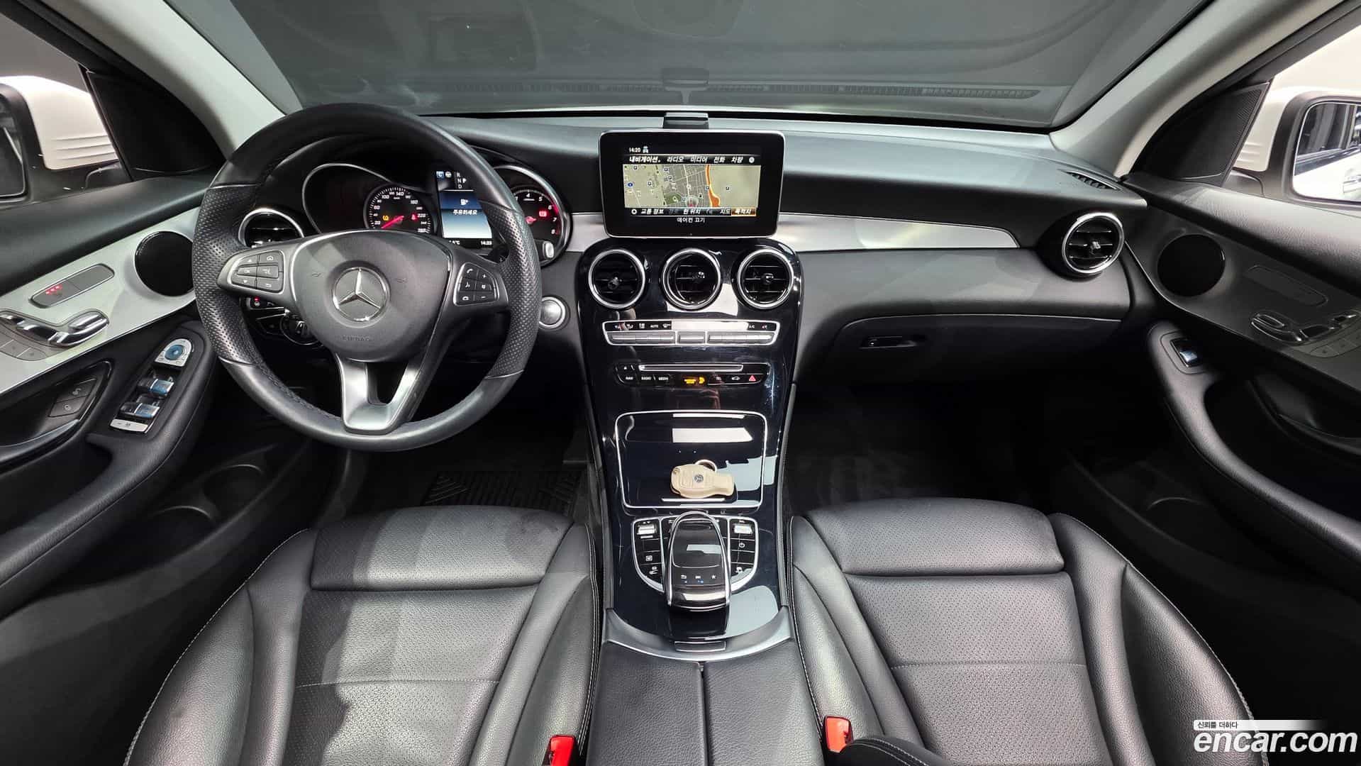 GLC-Class Mercedes-Benz 2018.11-INNER-007