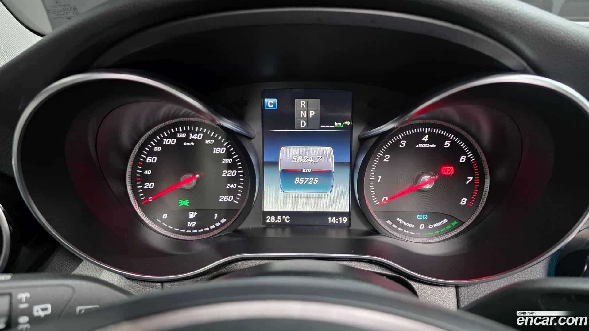 GLC-Class Mercedes-Benz 2018.11-INNER-008