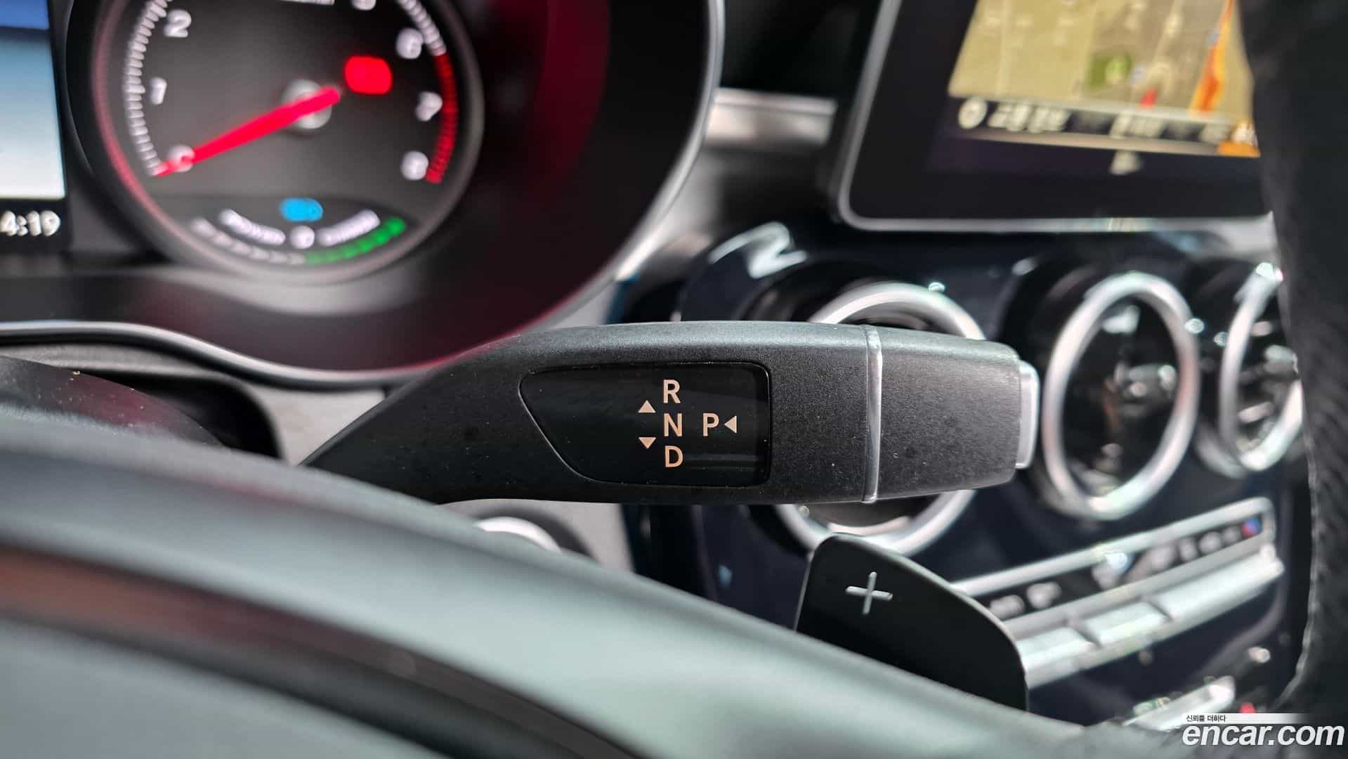 GLC-Class Mercedes-Benz 2018.11-INNER-009