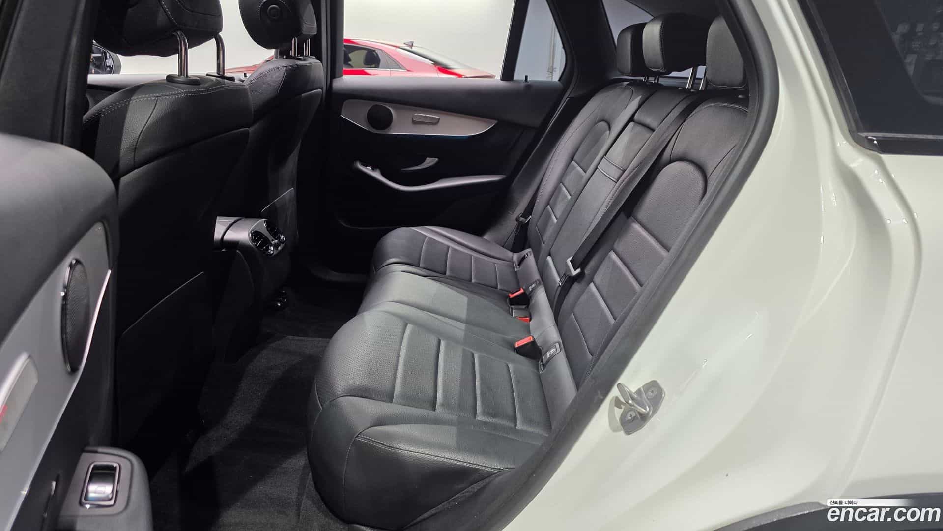 GLC-Class Mercedes-Benz 2018.11-OPTION-015