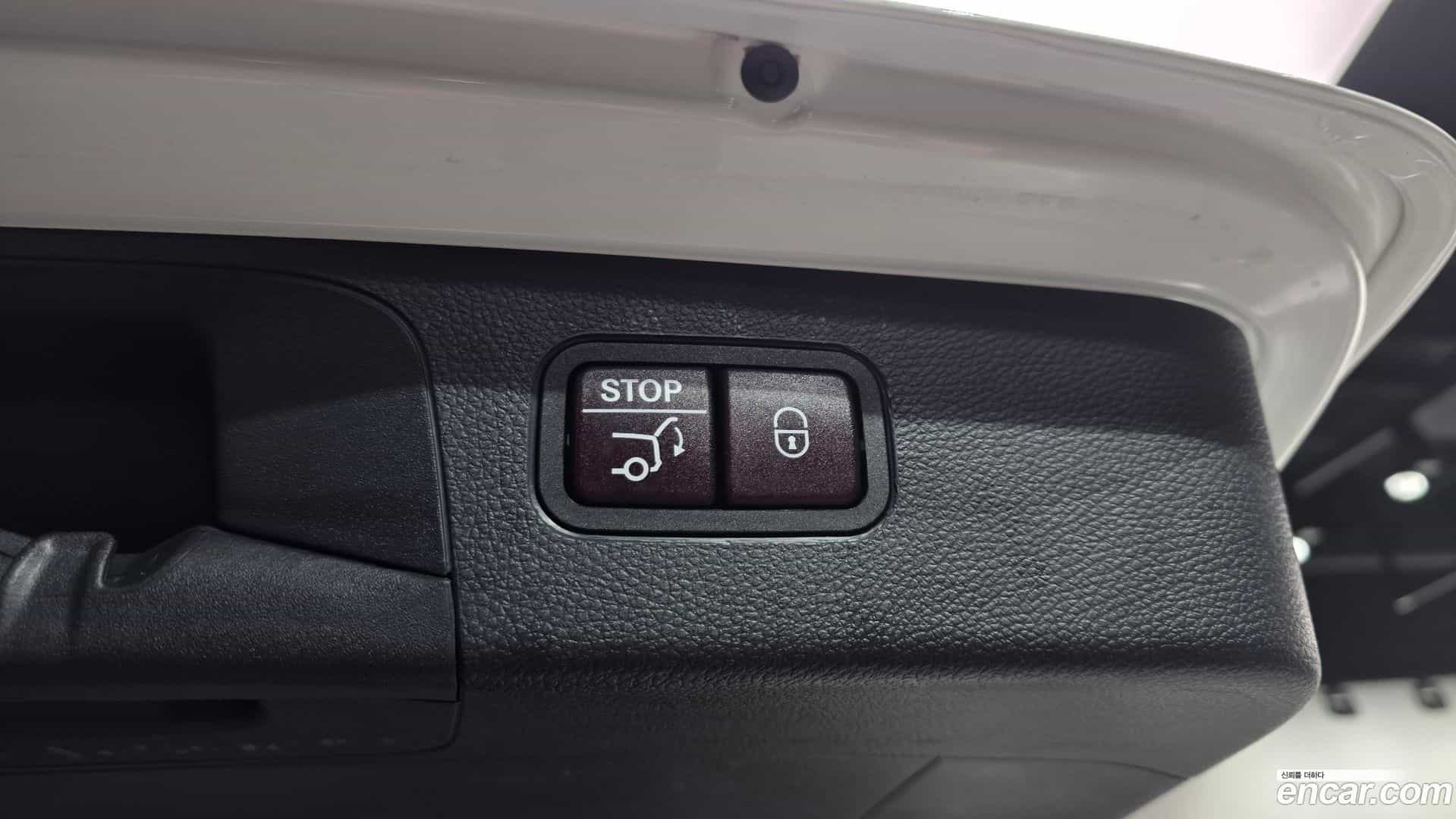 GLC-Class Mercedes-Benz 2018.11-OPTION-024