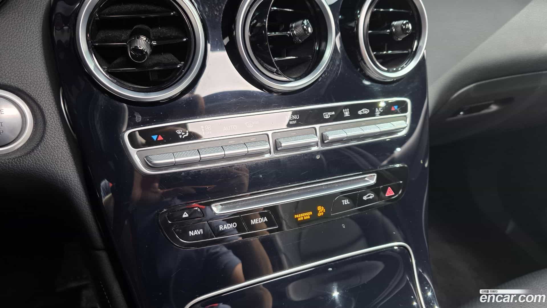 GLC-Class Mercedes-Benz 2018.11-OPTION-043