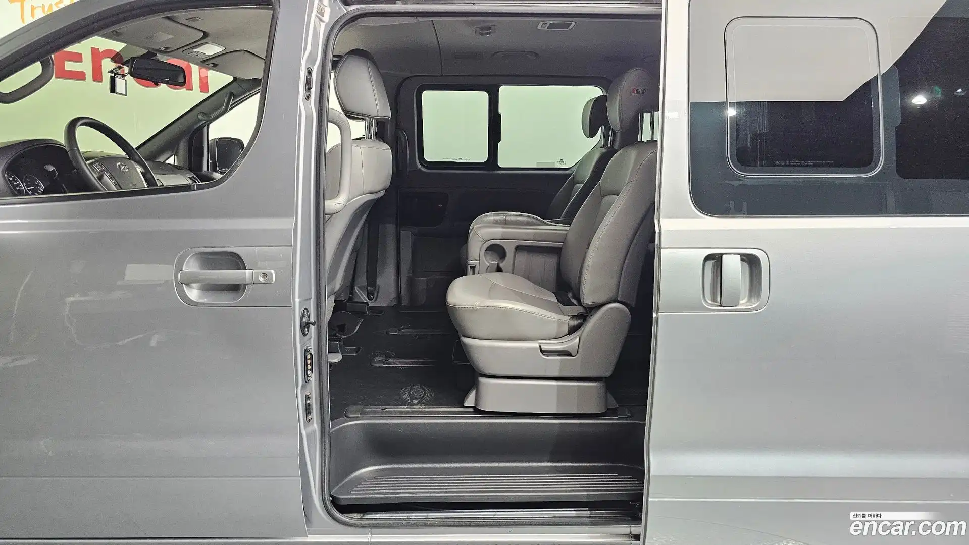 Starex Hyundai 2018.2-INNER-036