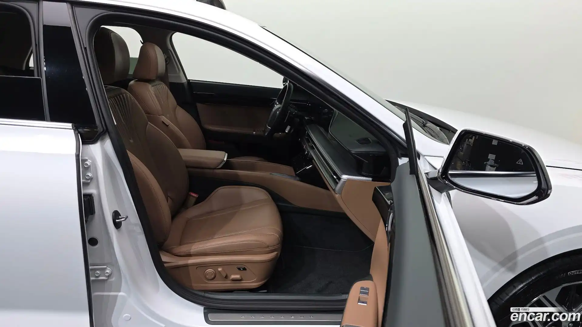 Grandeur Hyundai 2023.4-OPTION-015