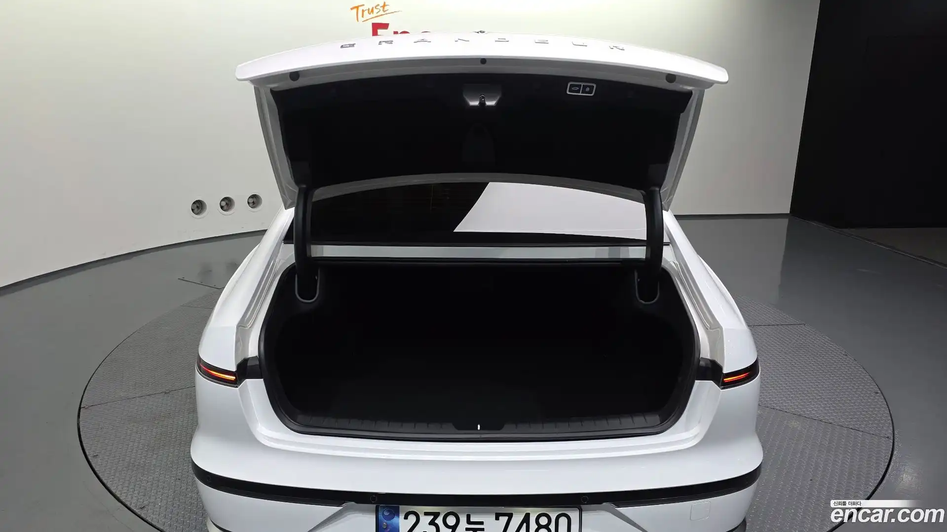 Grandeur Hyundai 2023.4-OPTION-024