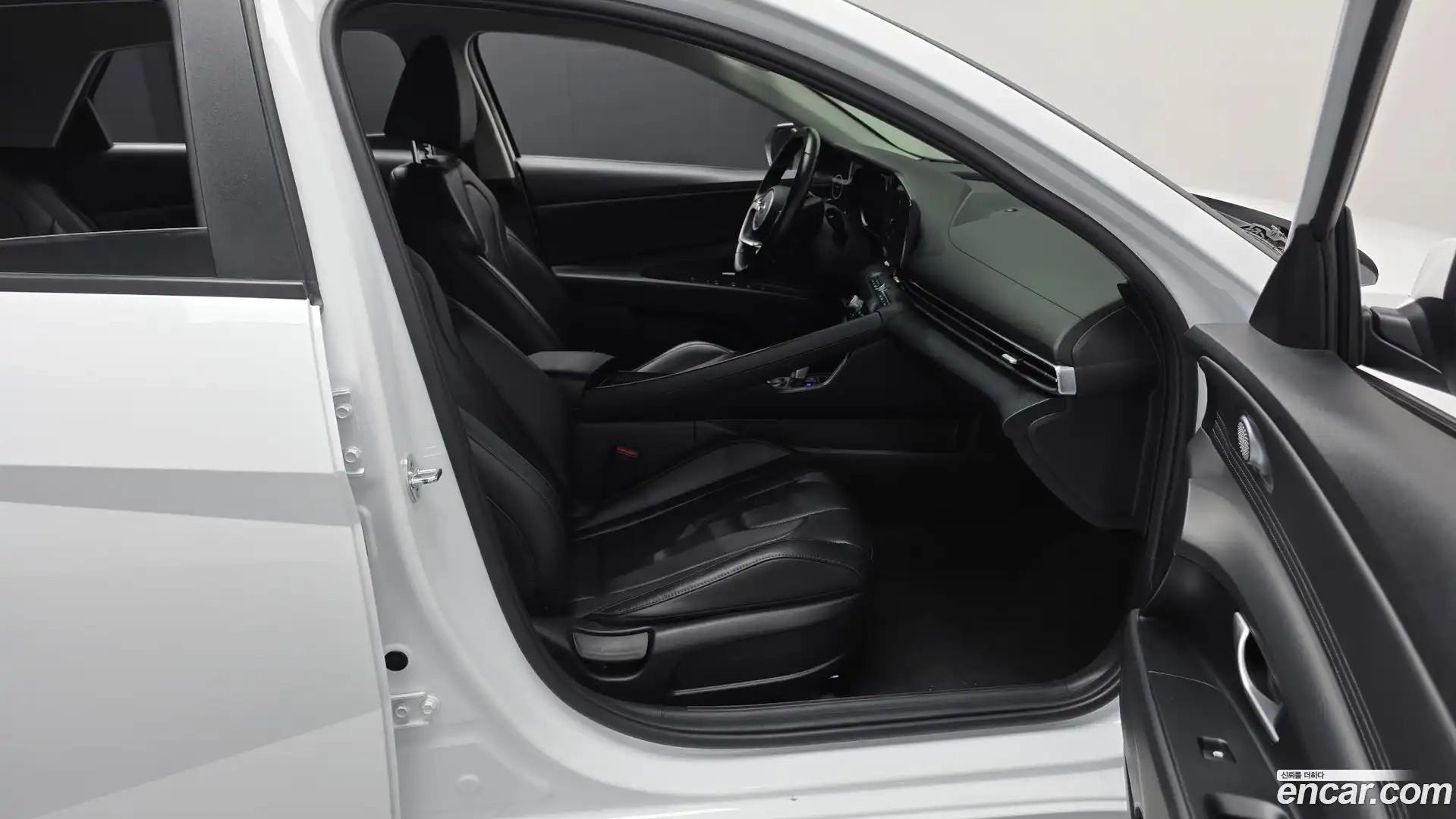 AVANTE Hyundai 2022.5-OPTION-016