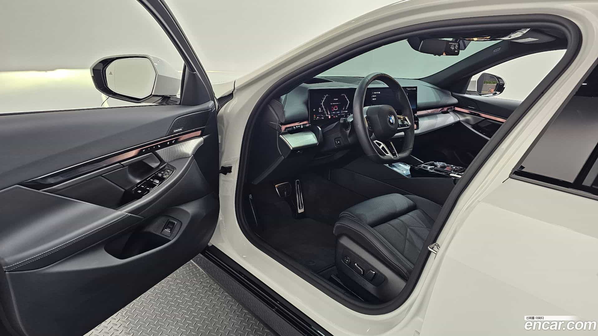5-Series BMW 2025.9-INNER-010