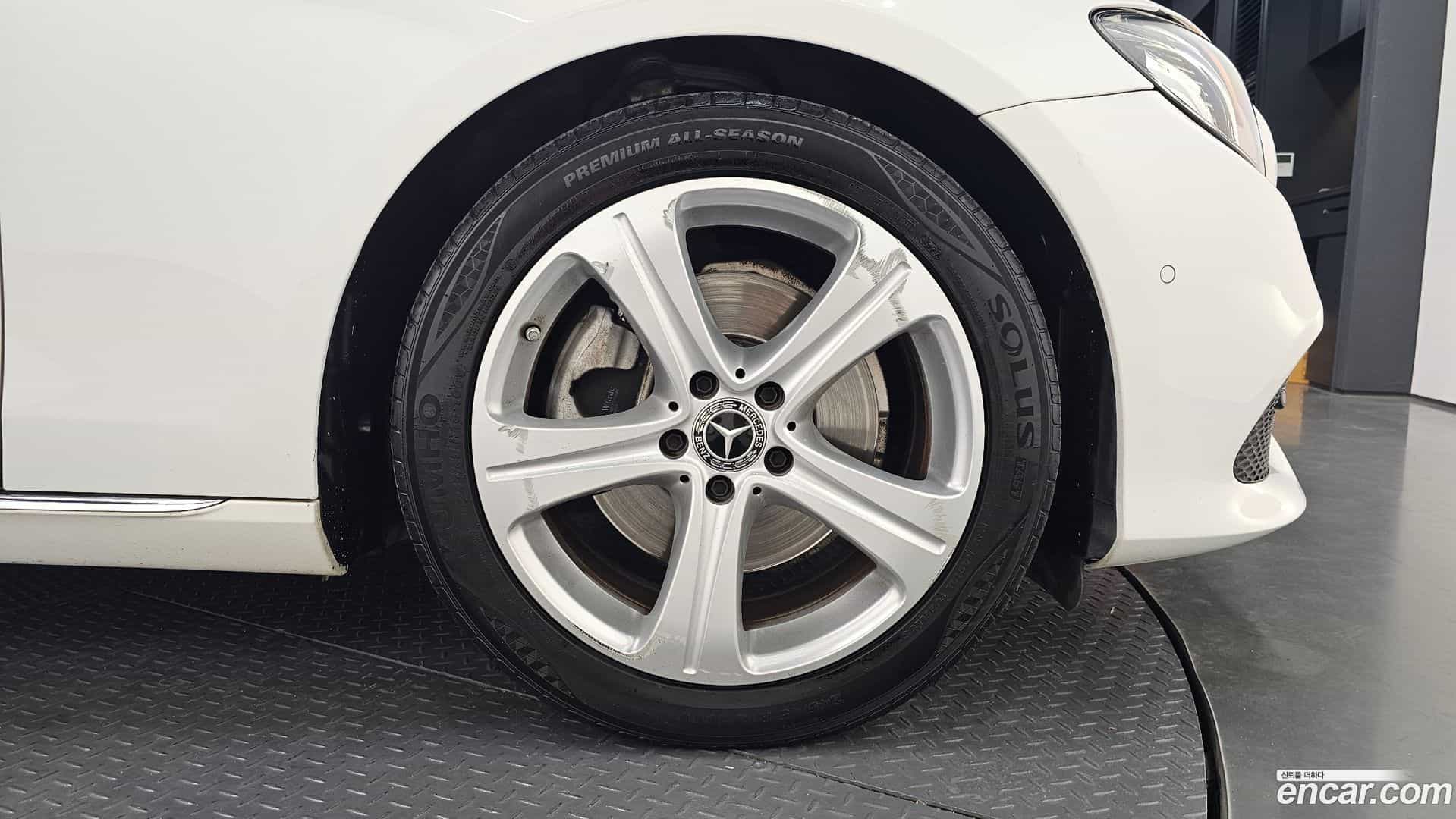E-Class Mercedes-Benz 2018.2-OUTER-031