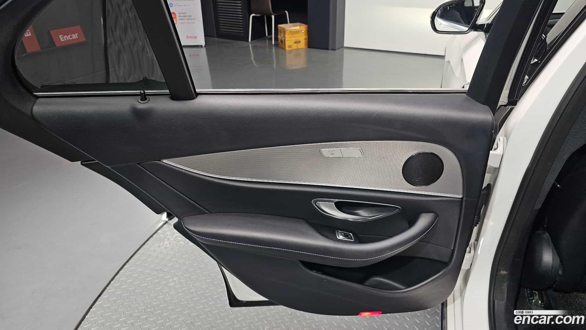 E-Class Mercedes-Benz 2018.2-INNER-035