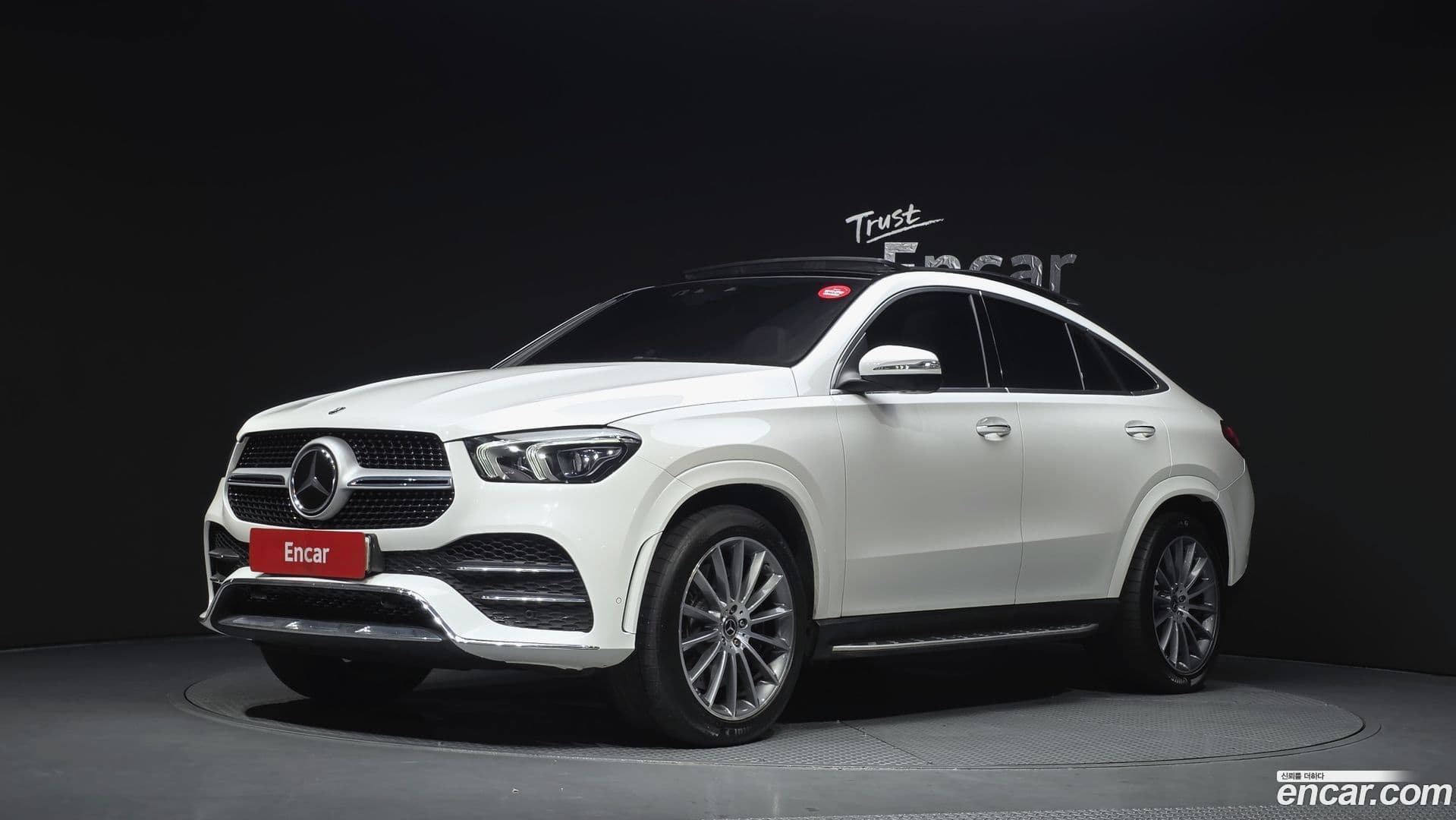 Main__Slider__Photo:GLE-Class Mercedes-Benz 2023.2-0