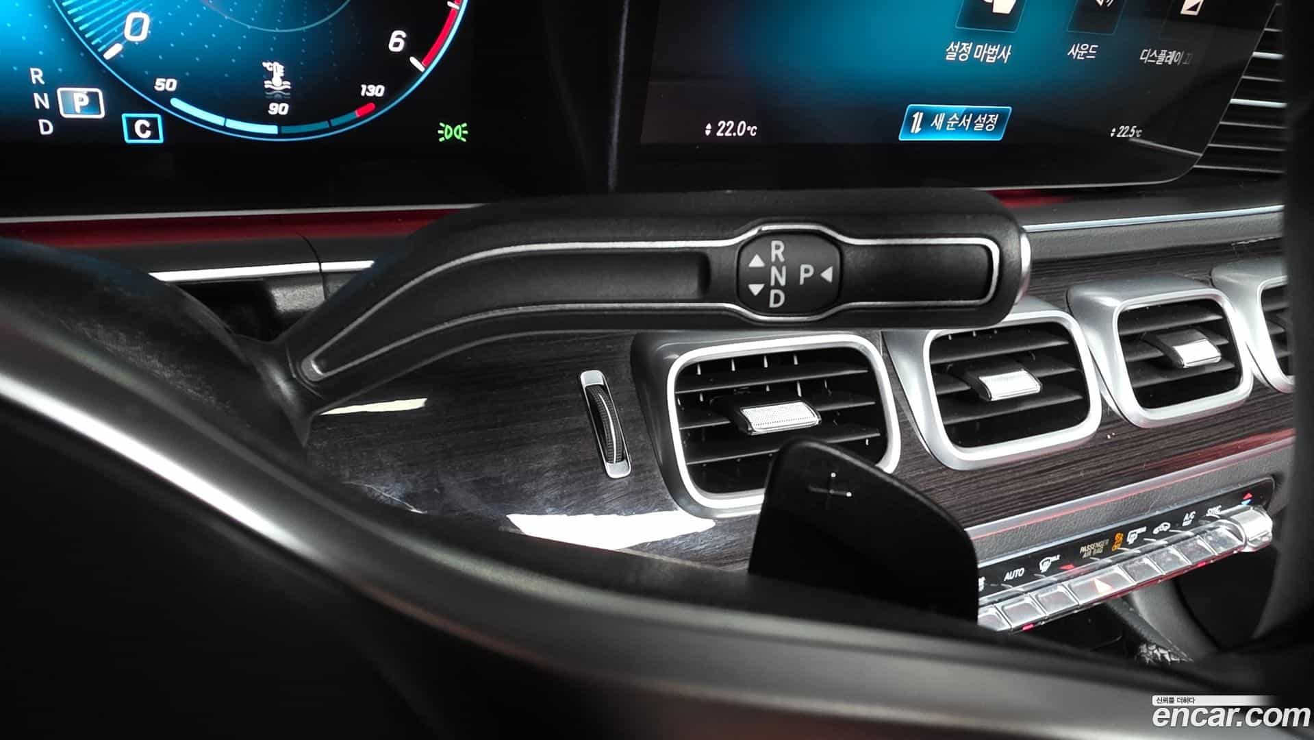 GLE-Class Mercedes-Benz 2023.2-INNER-009