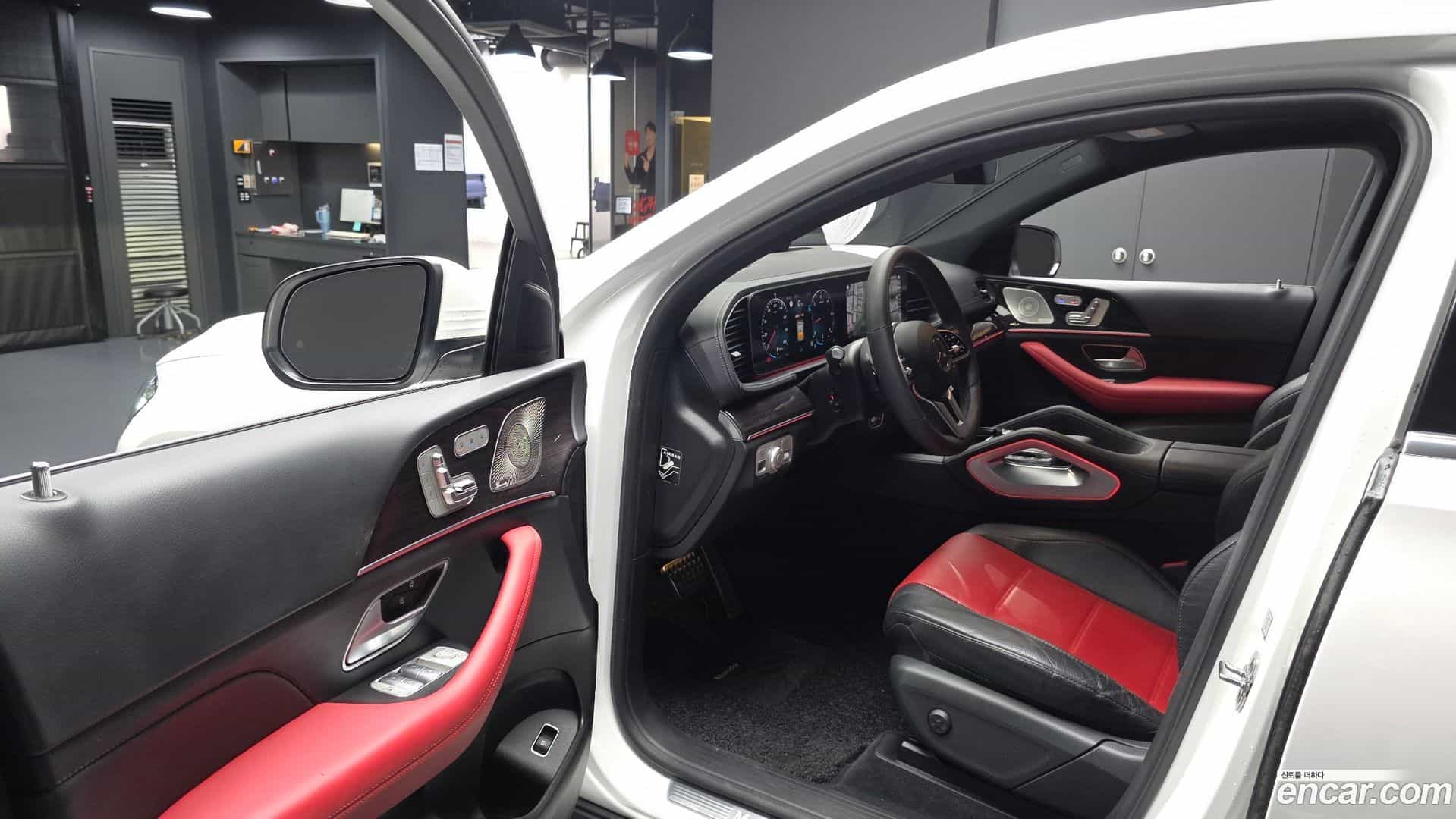 GLE-Class Mercedes-Benz 2023.2-INNER-010