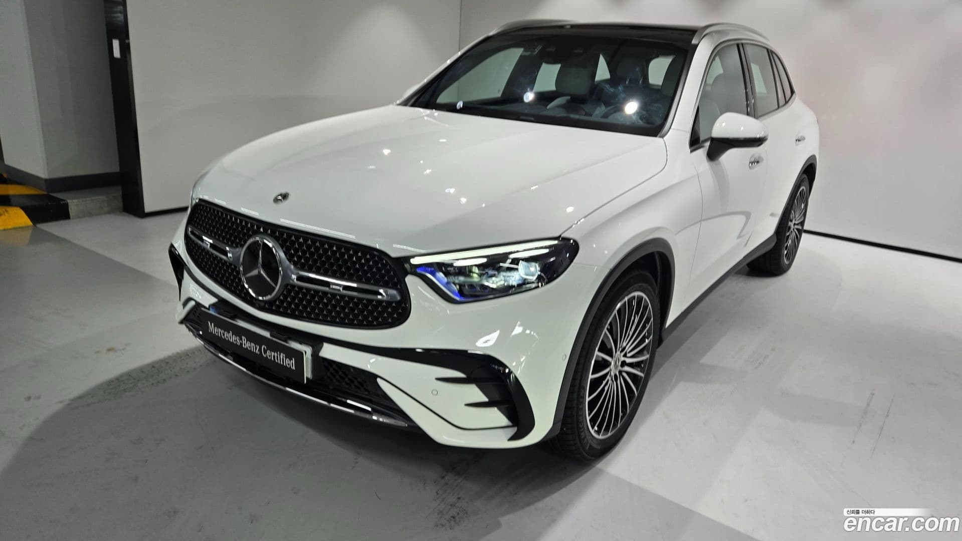 Main__Slider__Photo:GLC-Class Mercedes-Benz 2025.9-0