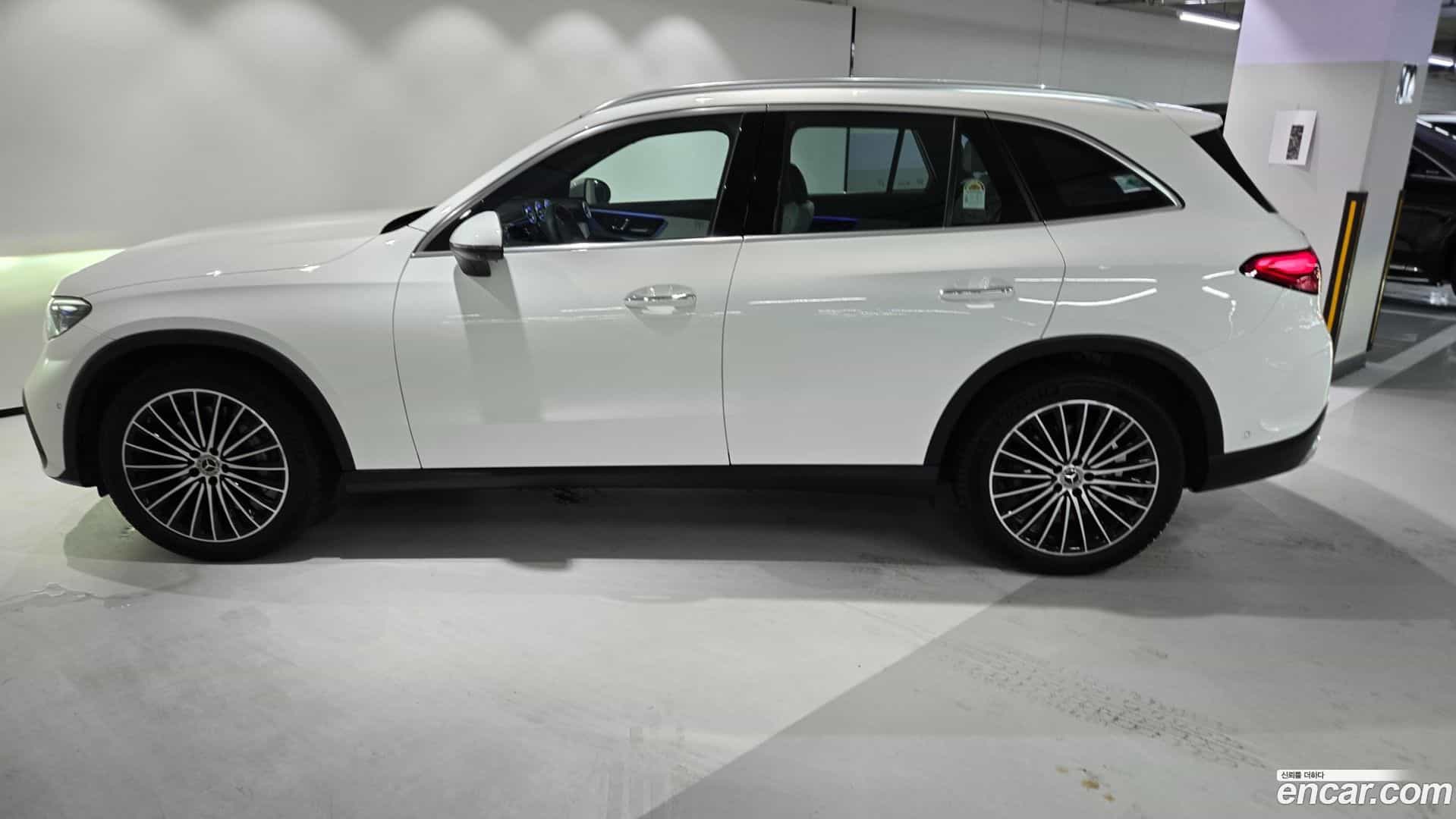 GLC-Class Mercedes-Benz 2025.9-INNER-008