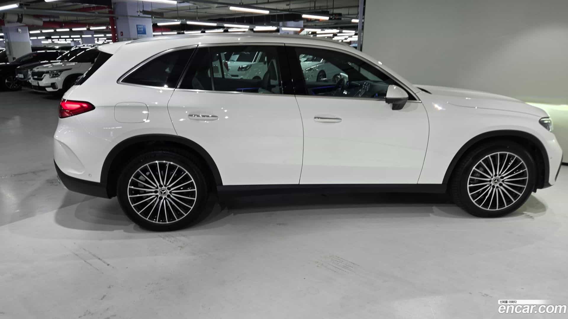 GLC-Class Mercedes-Benz 2025.9-INNER-009