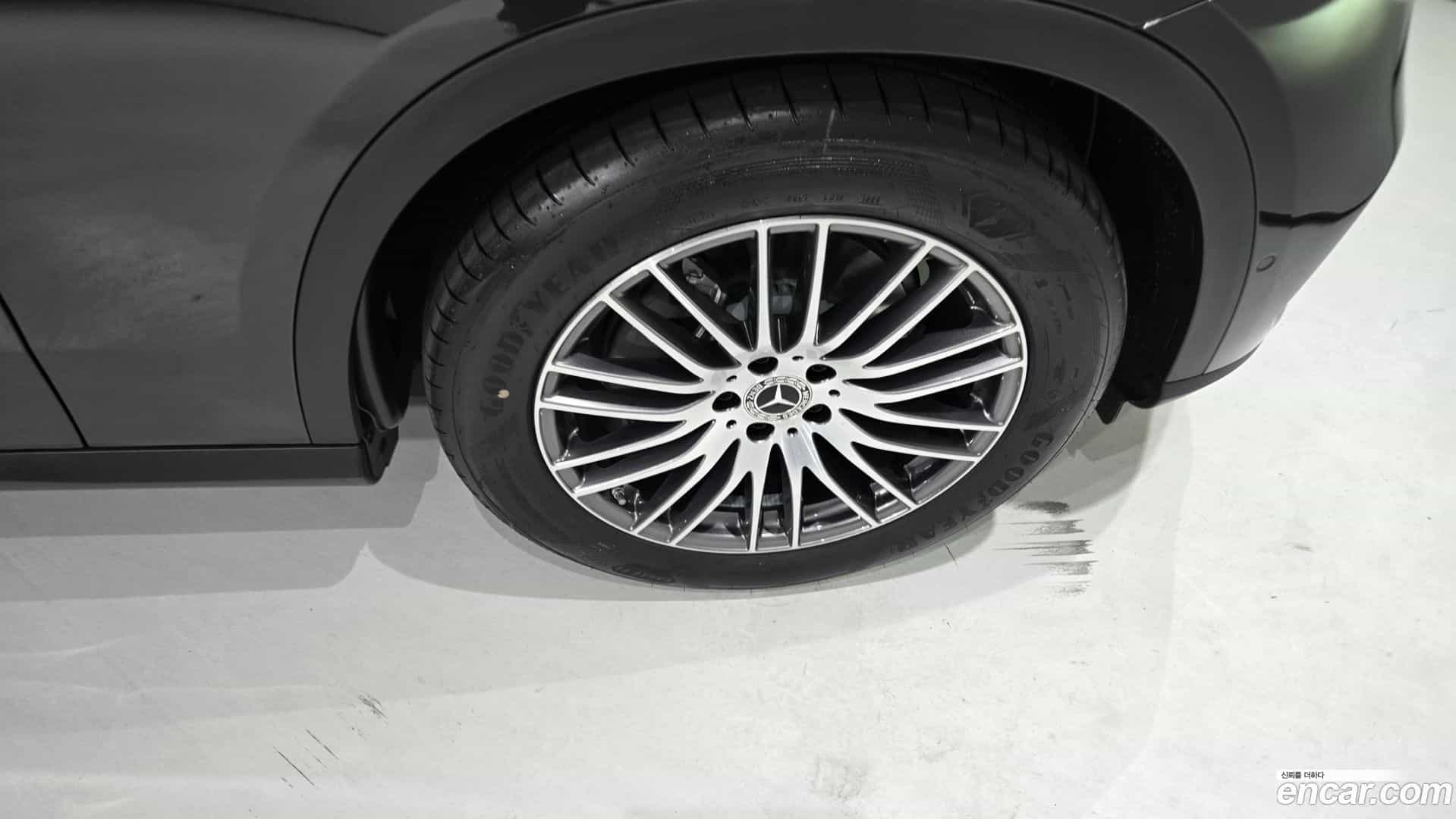 GLC-Class Mercedes-Benz 2025.10-OUTER-005
