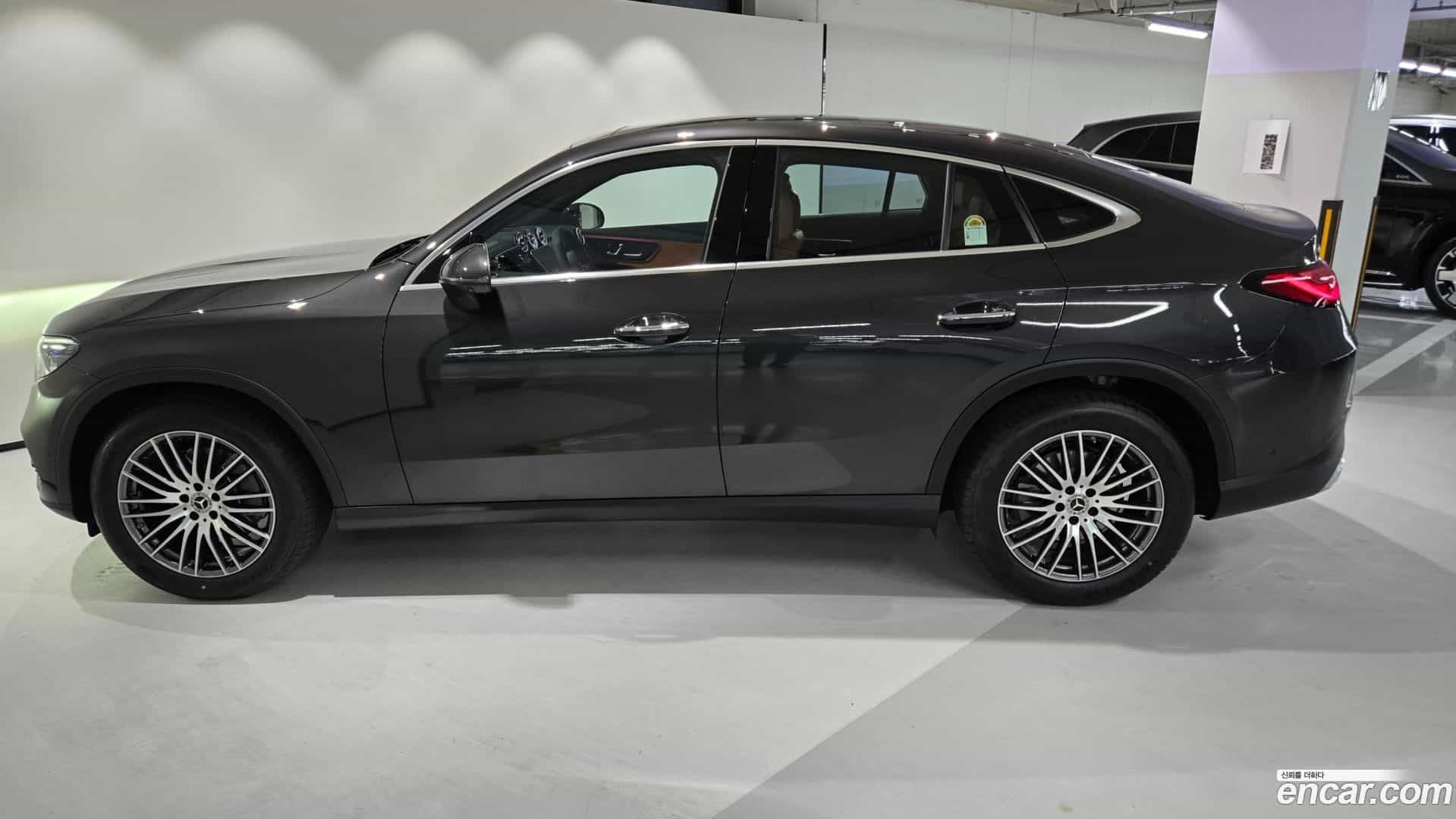 GLC-Class Mercedes-Benz 2025.10-INNER-008