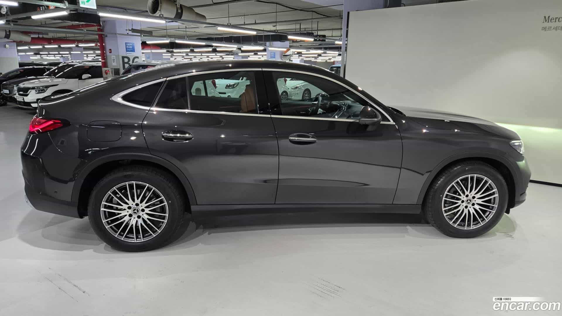 GLC-Class Mercedes-Benz 2025.10-INNER-009