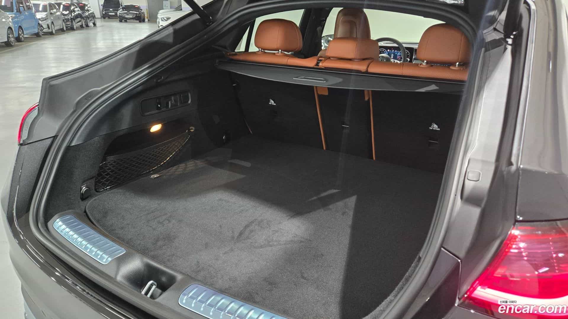 GLC-Class Mercedes-Benz 2025.10-INNER-010