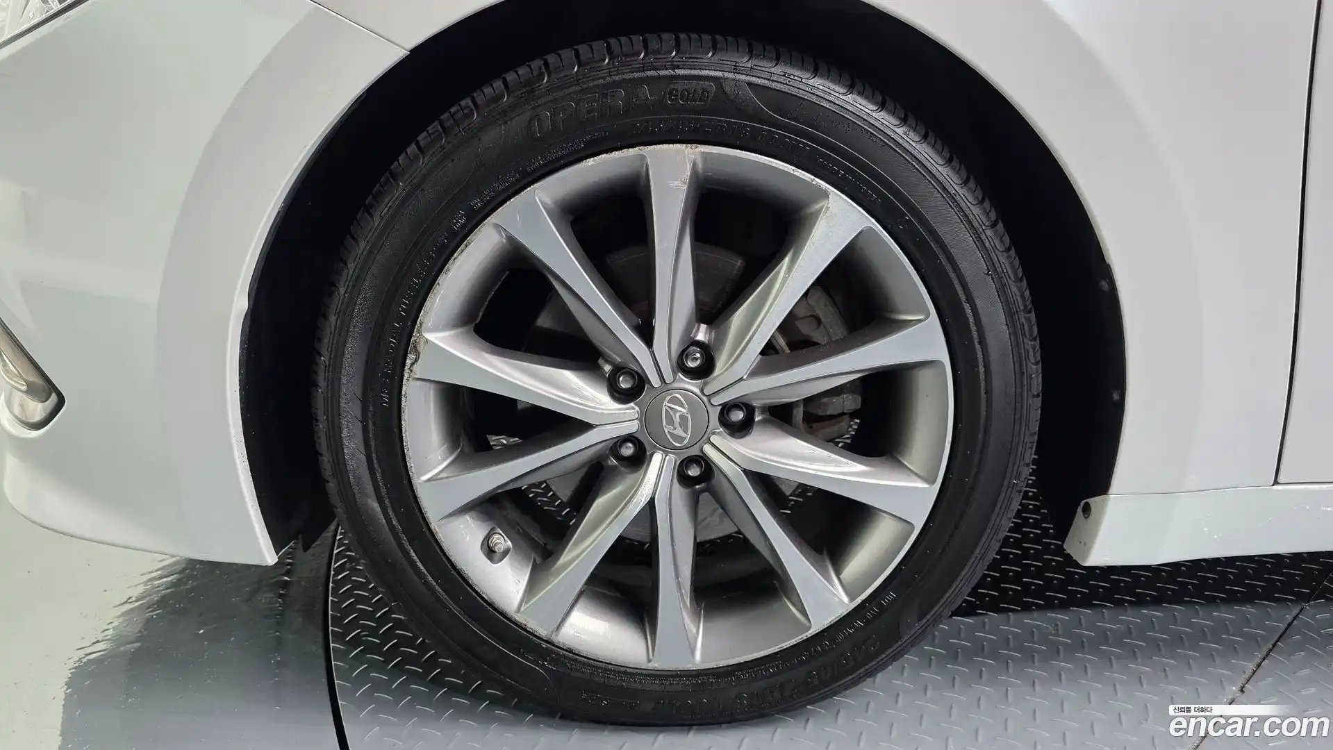 Grandeur Hyundai 2015.6-OUTER-005