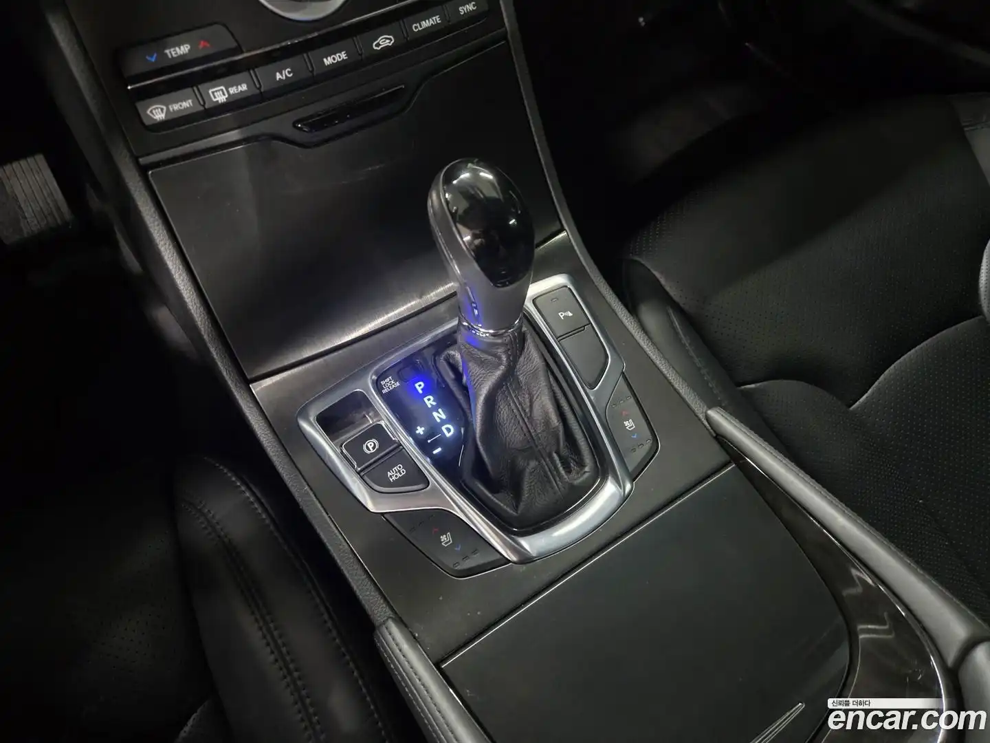Grandeur Hyundai 2015.6-INNER-009