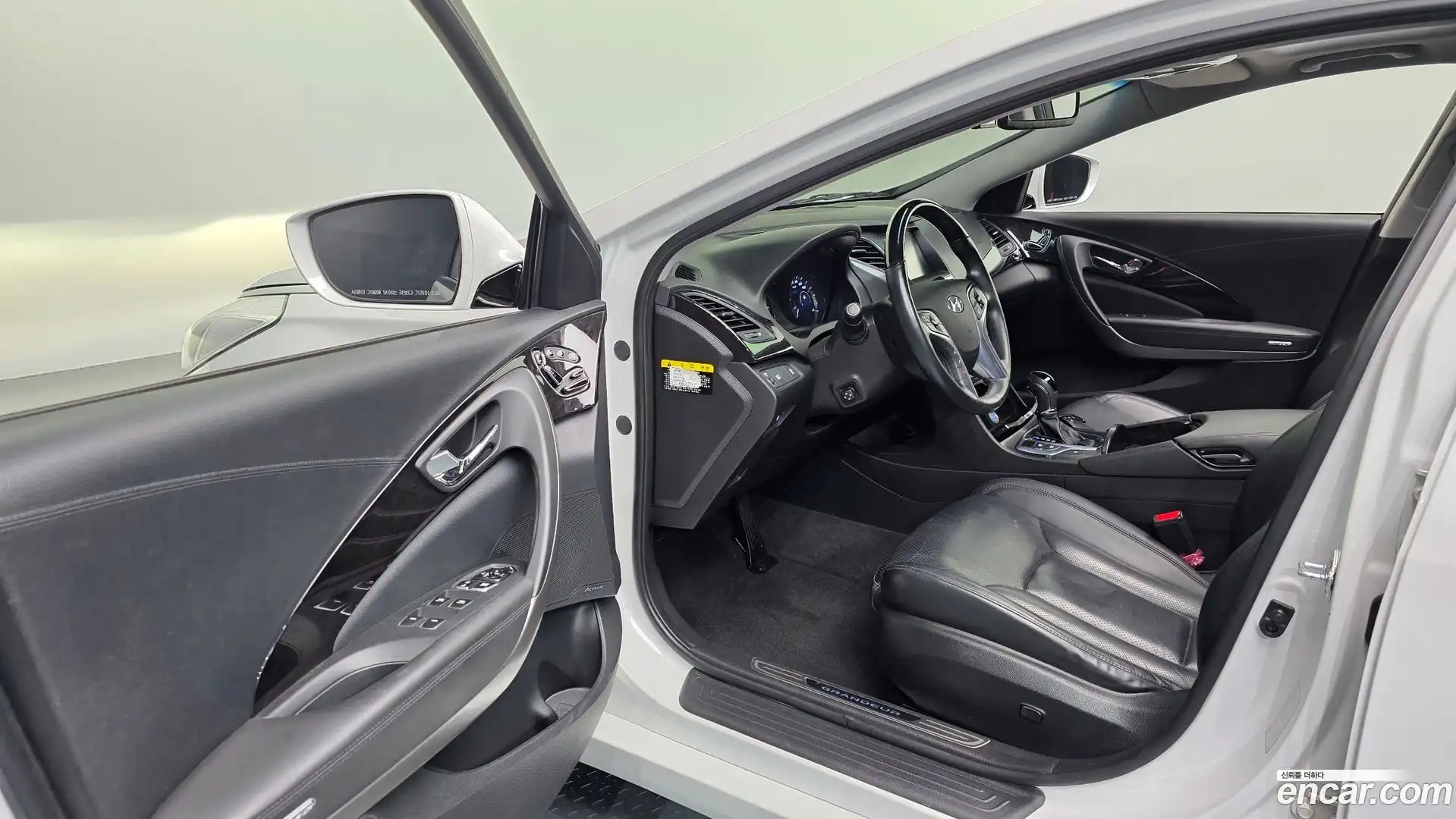 Grandeur Hyundai 2015.6-INNER-010