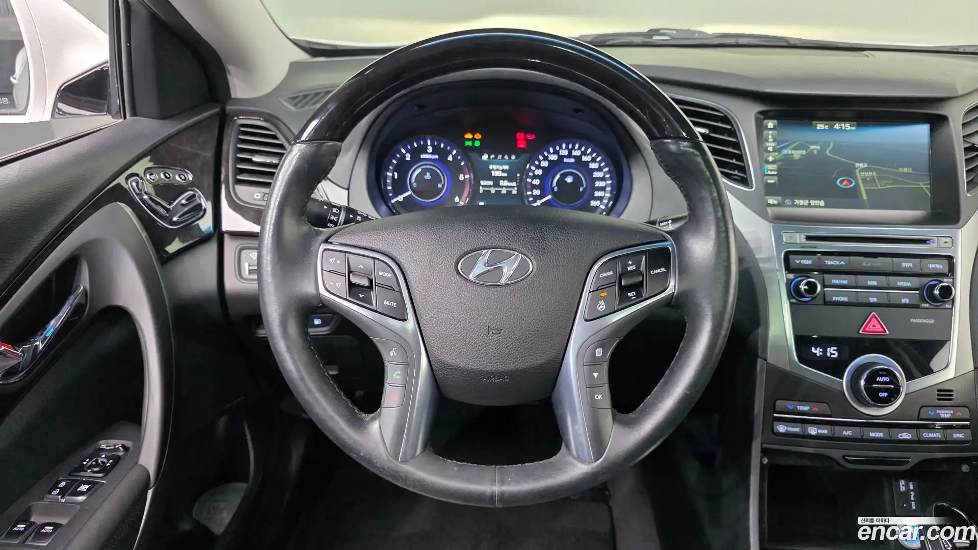 Grandeur Hyundai 2015.6-OPTION-017
