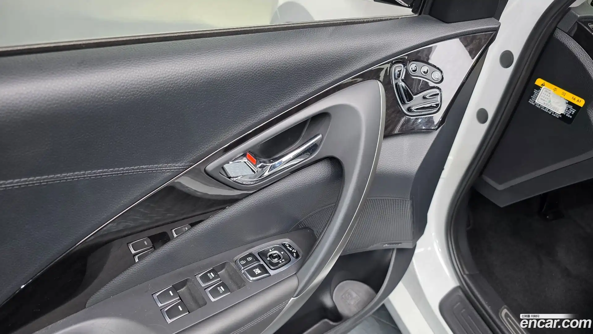 Grandeur Hyundai 2015.6-OPTION-024