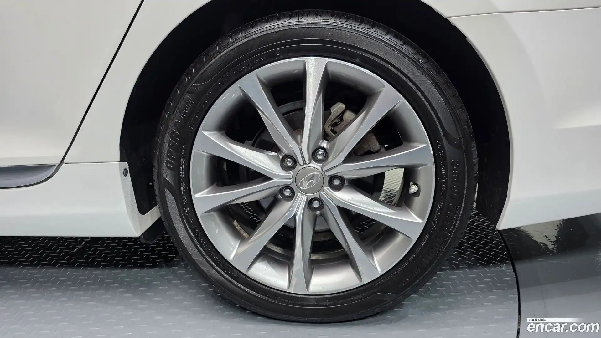Grandeur Hyundai 2015.6-OUTER-031