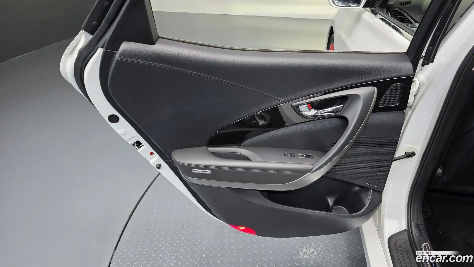 Grandeur Hyundai 2015.6-INNER-035