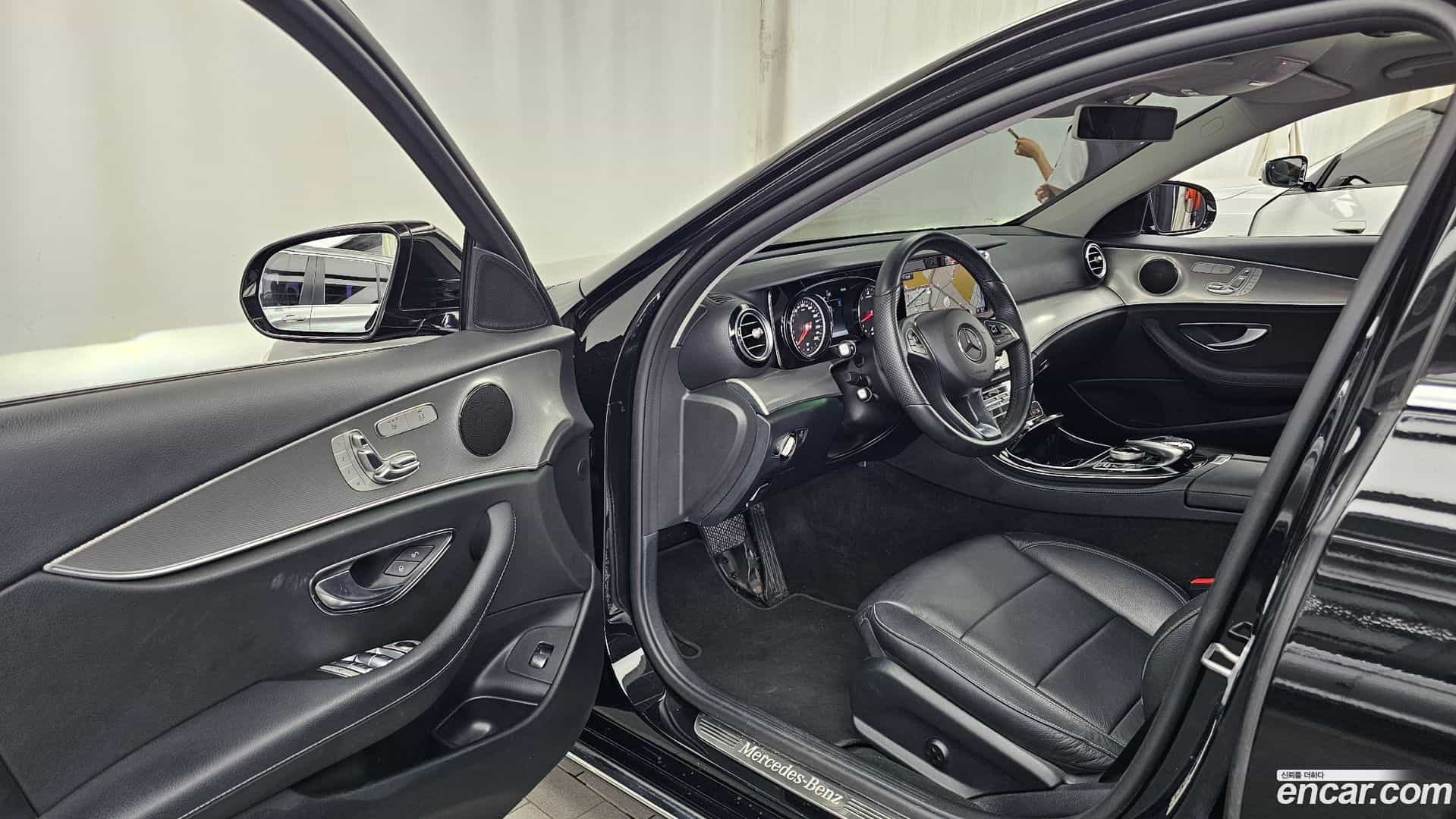 E-Class Mercedes-Benz 2018.2-INNER-010