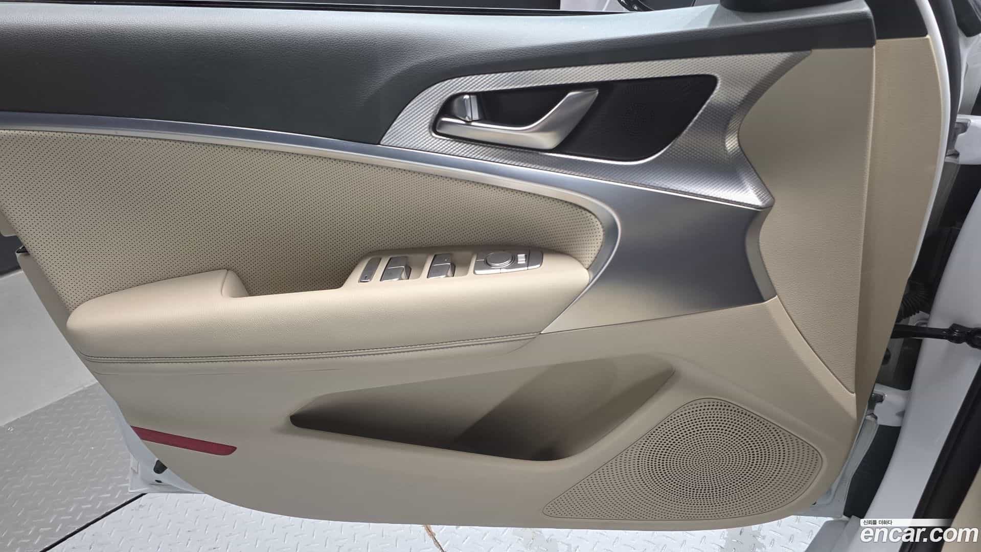 G70 Genesis 2022.10-INNER-034