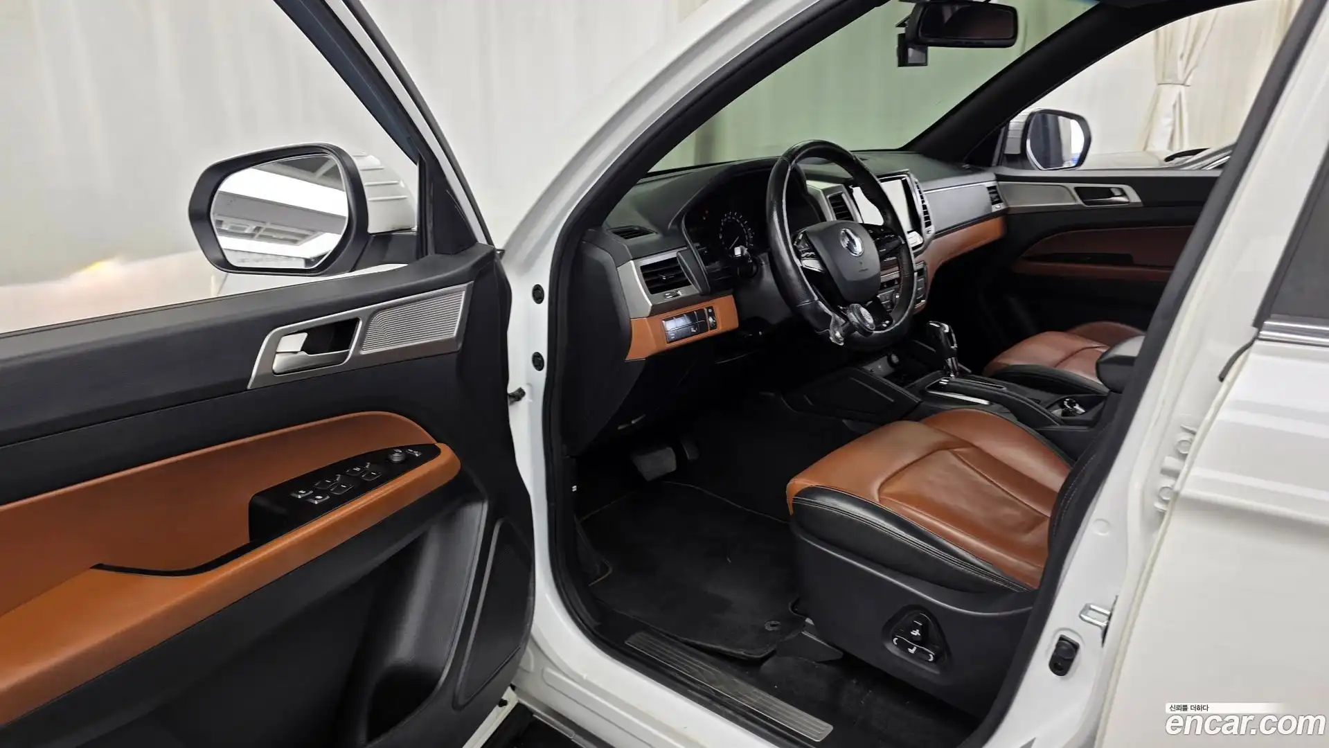 Rexton KG Mobility 2018.11-INNER-010