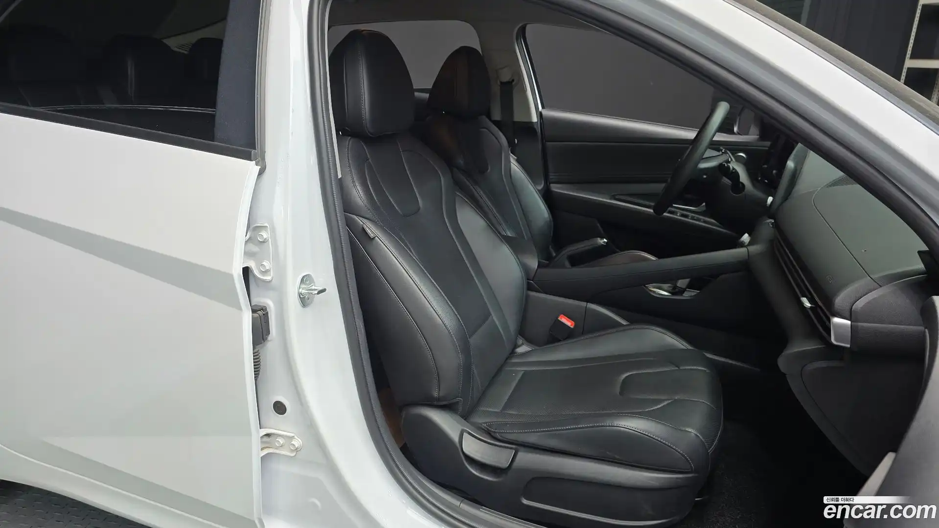AVANTE Hyundai 2023.3-OPTION-016