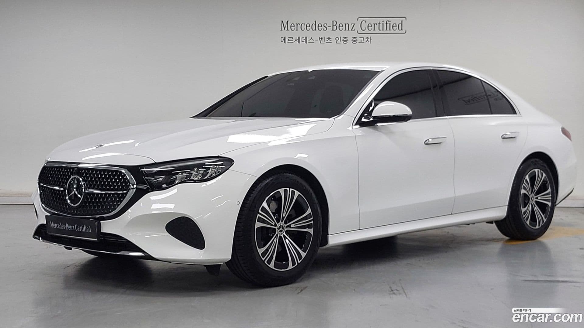 Main__Slider__Photo:E-Class Mercedes-Benz 2025.1-0